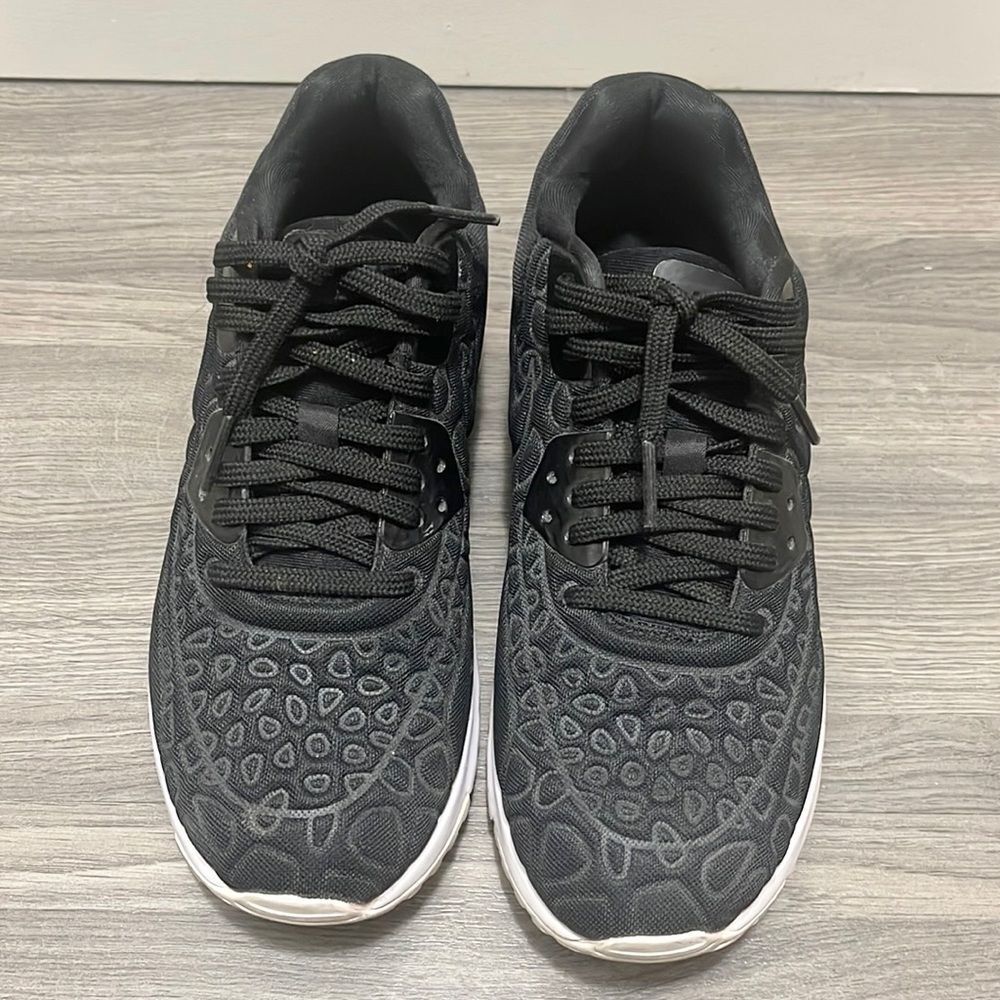 Nike Women’s Black Patterned Athletic Sneakers